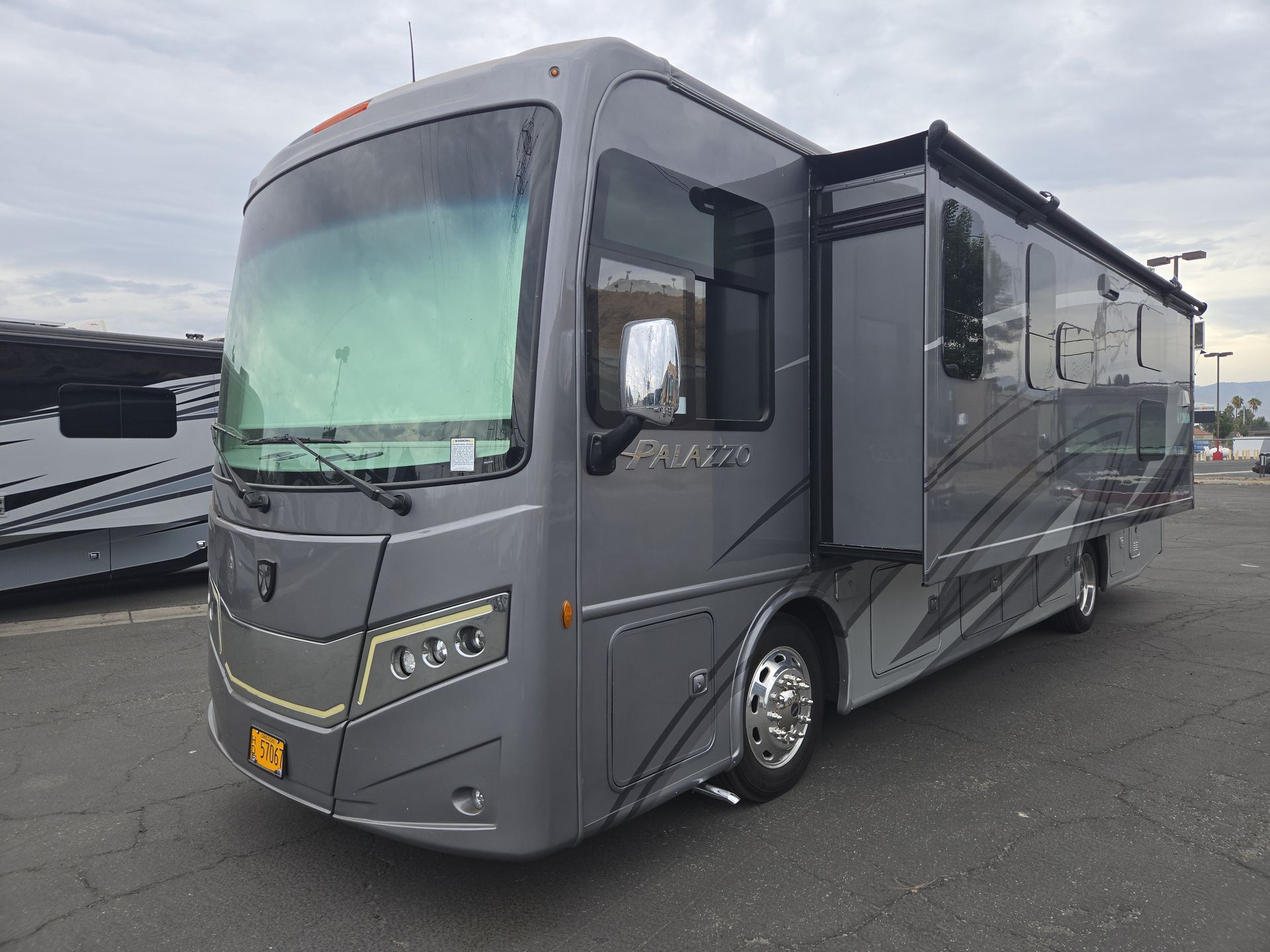 2023 Thor Motor Coach PALAZZO 33.5 in colton CA