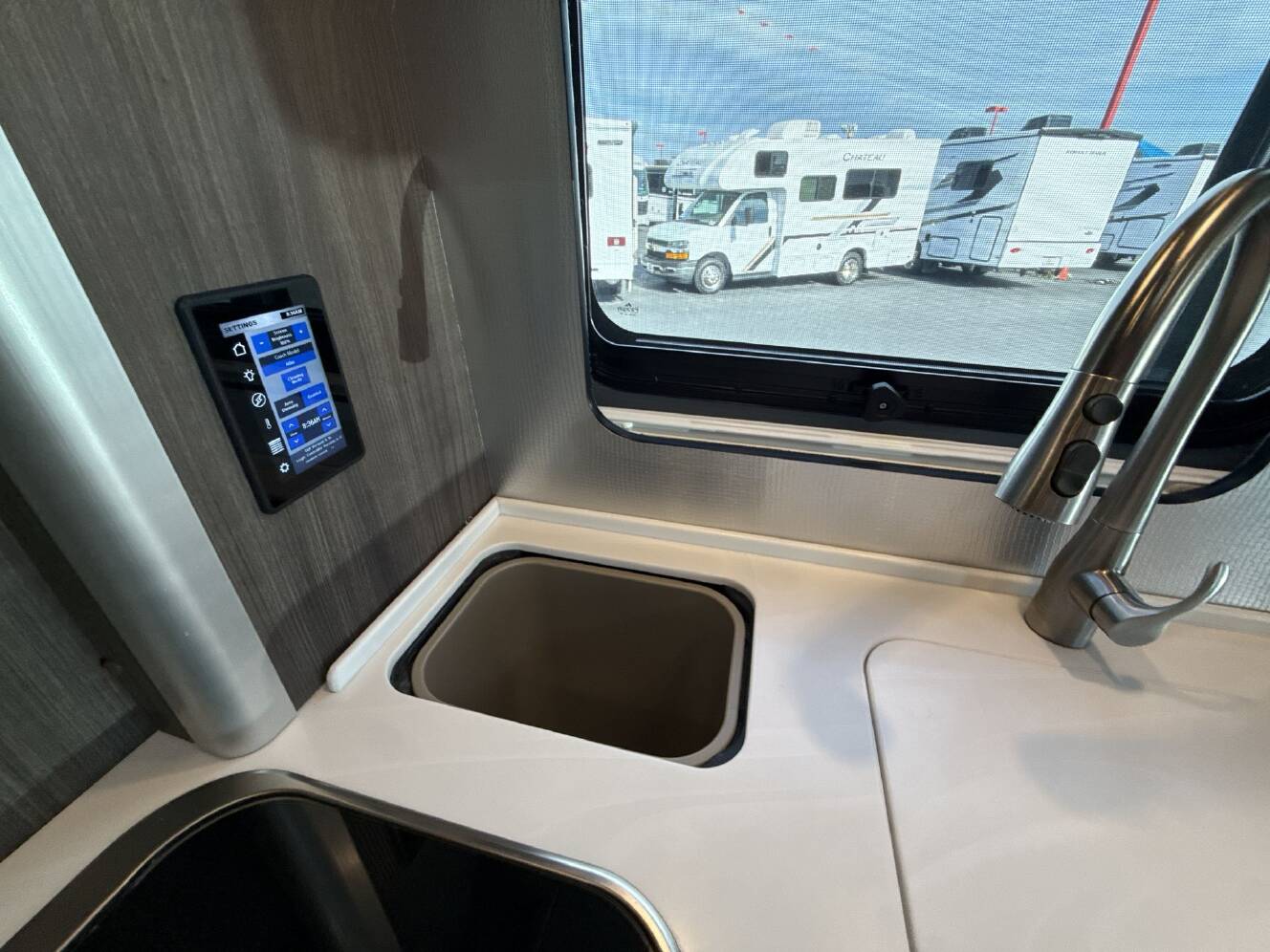 A photo of this 2021 Airstream ATLAS MURPHY SUITE