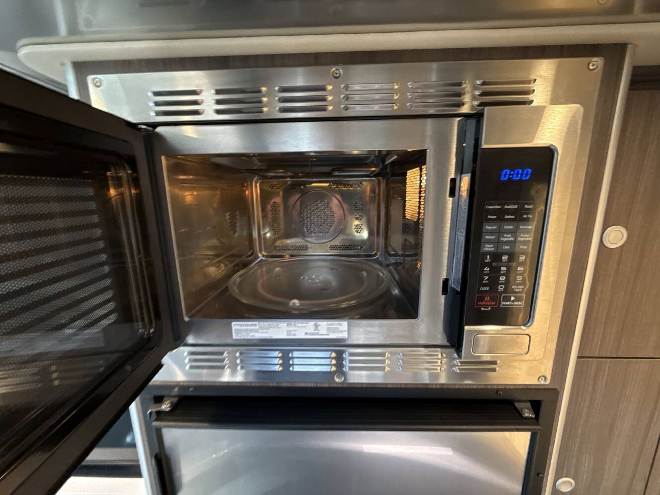 A photo of this 2021 Airstream ATLAS MURPHY SUITE
