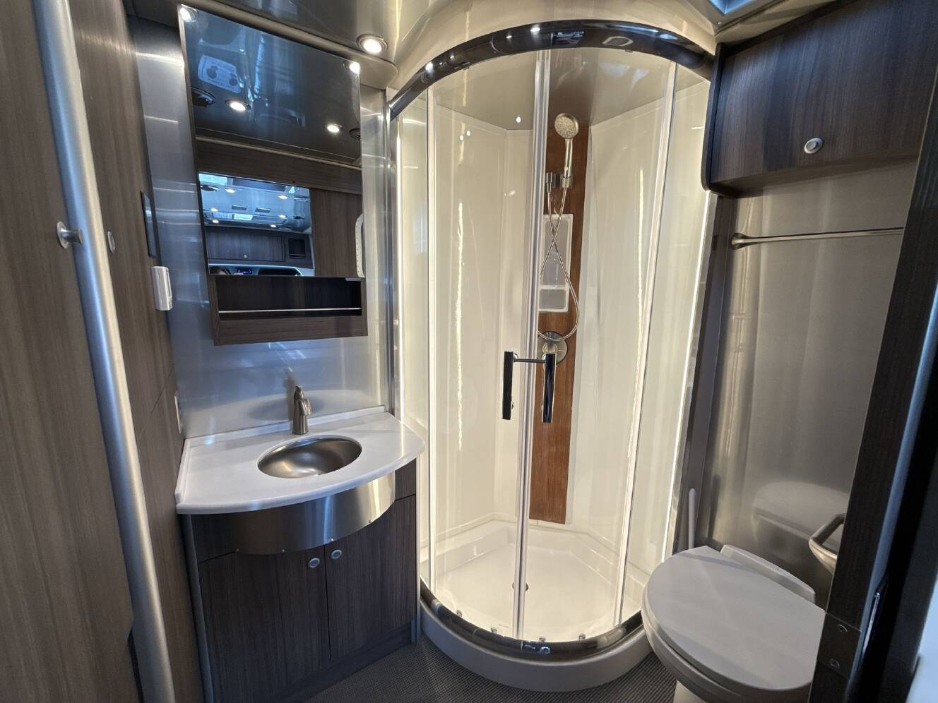 A photo of this 2021 Airstream ATLAS MURPHY SUITE