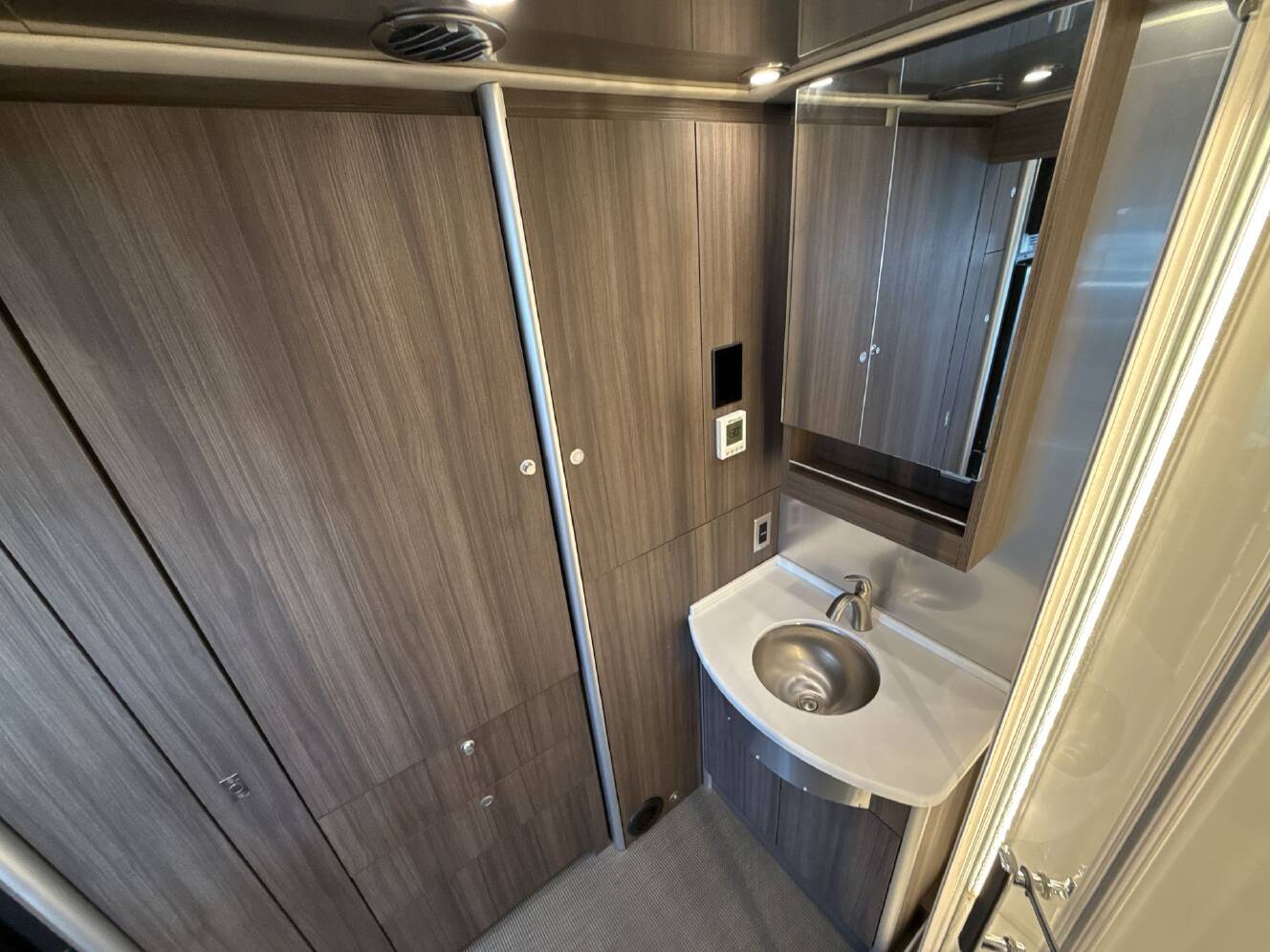 A photo of this 2021 Airstream ATLAS MURPHY SUITE