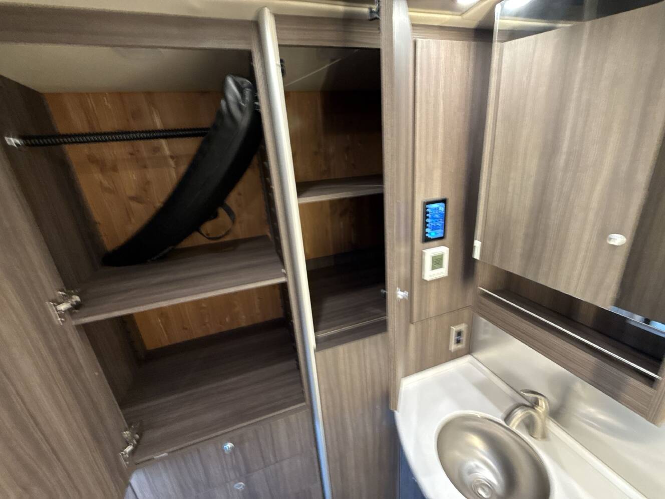 A photo of this 2021 Airstream ATLAS MURPHY SUITE