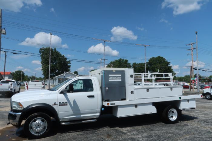 2017 RAM 5500 6.7L DIESEL ~ 12' BED ~ ATLAS COMPRESSOR ~ 1 OWNER in Springfield, MO