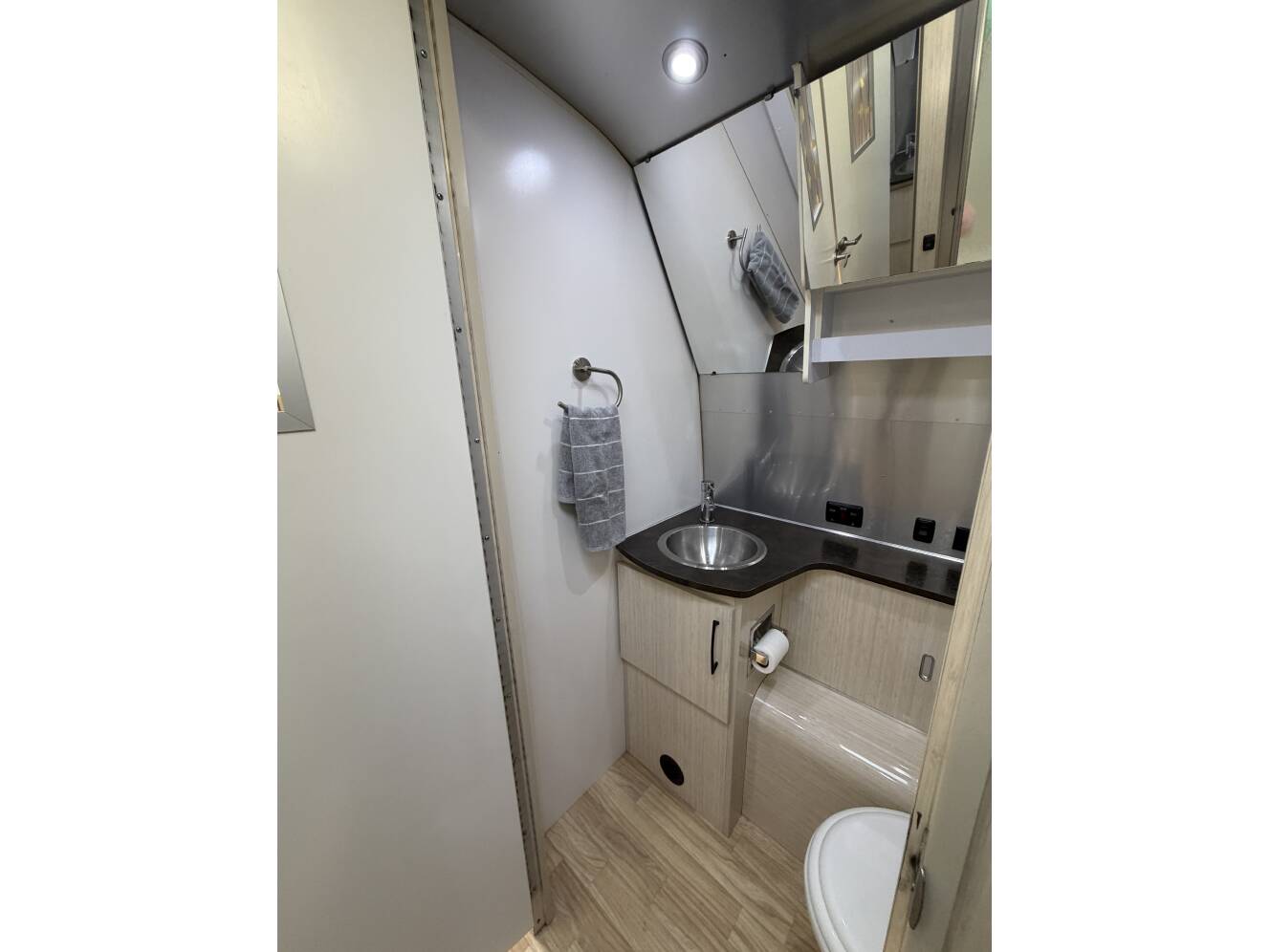 A photo of this 2014 Airstream INTERNATIONAL SERENITY 28RBQ