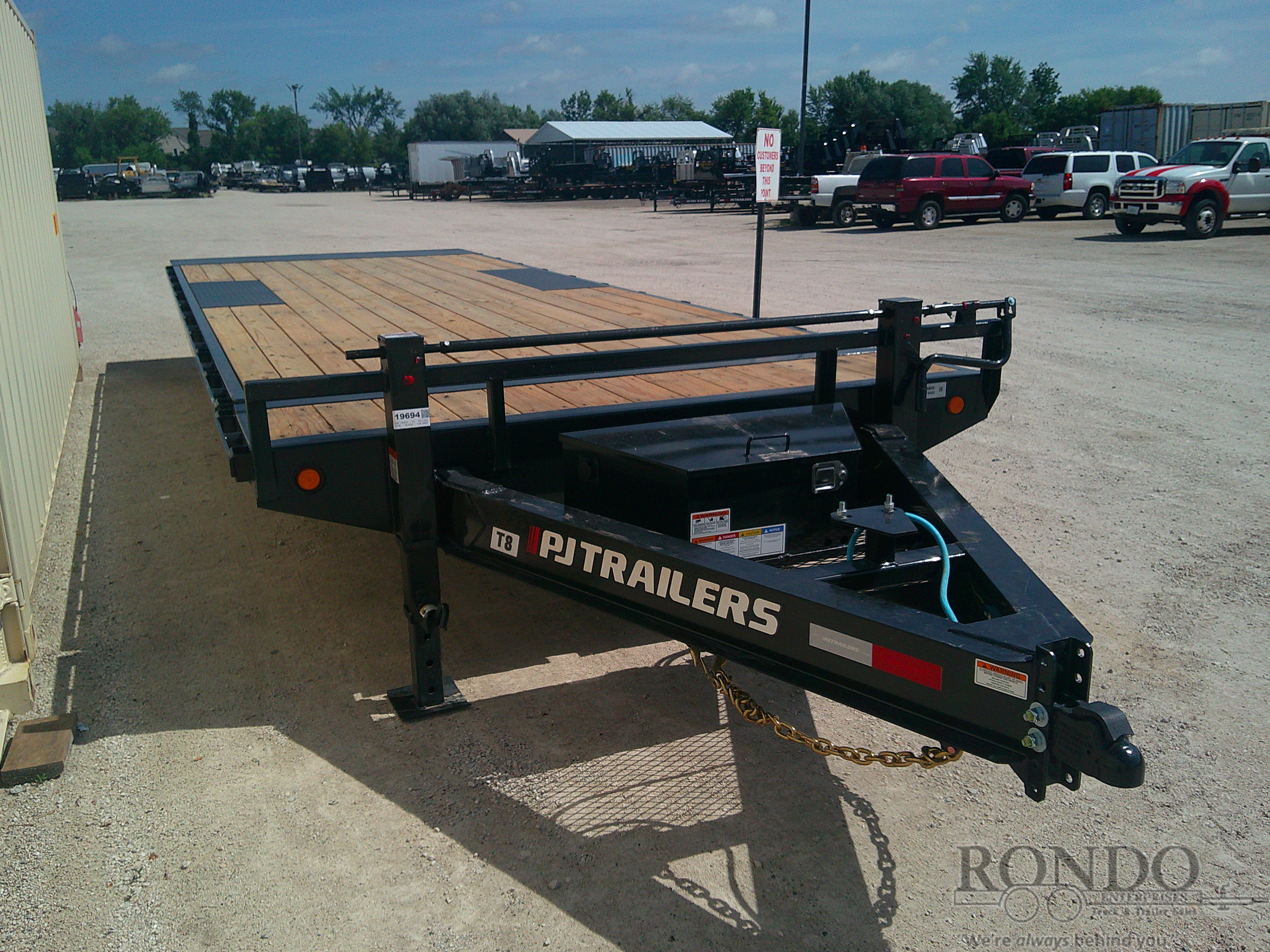 2026 PJ Trailer T8 Equipment Deckover Tilt T8J2472BSTK-JA20 in Sycamore, IL