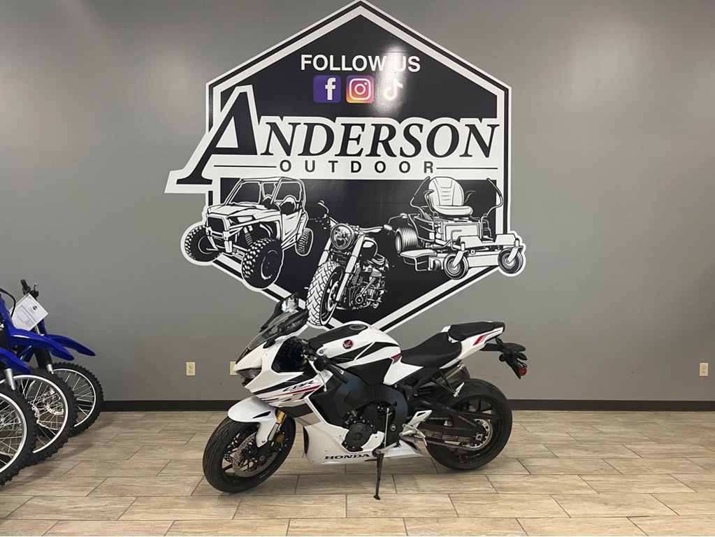 2026 Honda CBR10RRT WH 2026 BASE in st joseph MO