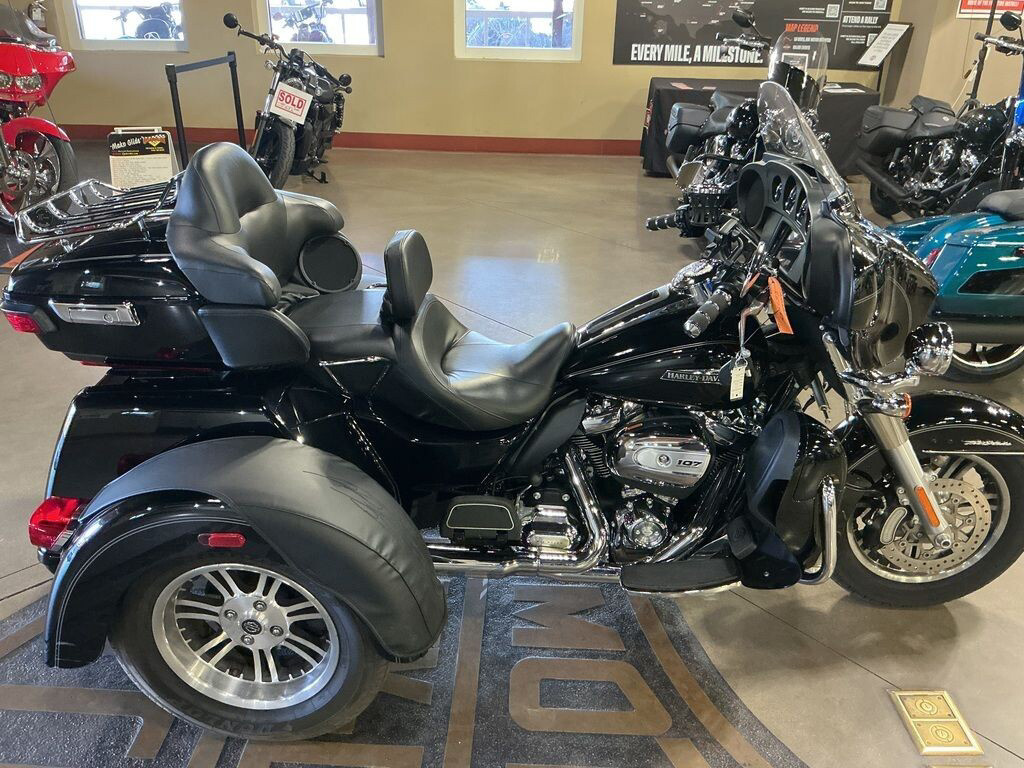 2017 Harley-Davidson Tri Glide Ultra FLHTCUTG - Tri Glide Ultra ULTRA CLASSIC® in Peoria, AZ