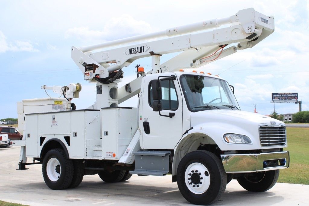 2017 Freightliner M2 4x4 / Versalift VST-6000 in Bryan, TX