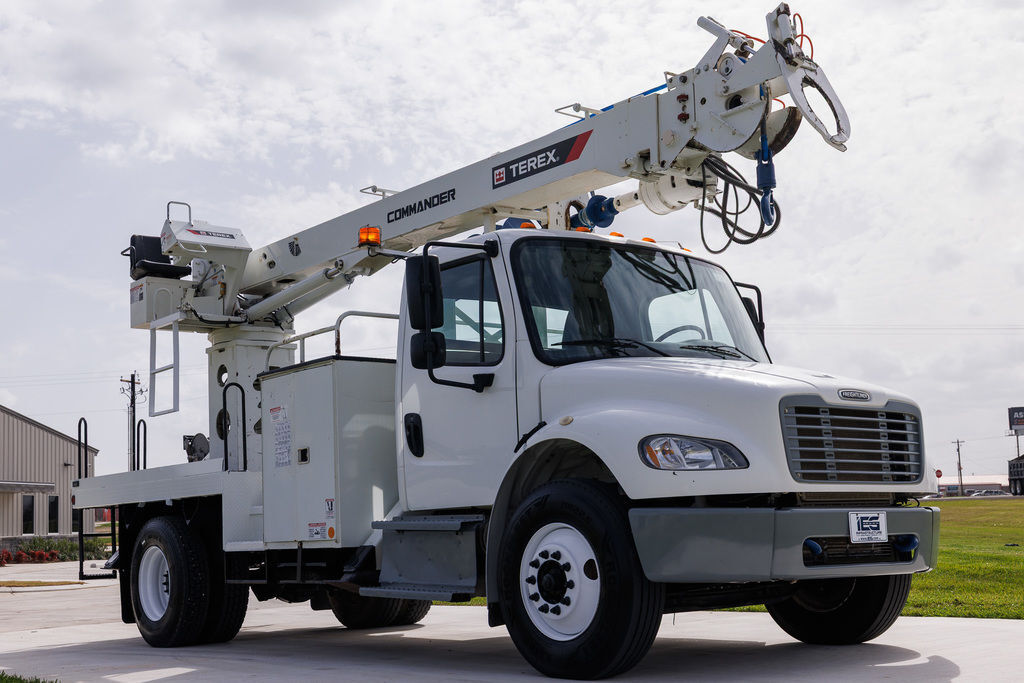 2015 Freightliner M2 4x4 / Terex Commander 4047 in Bryan, TX
