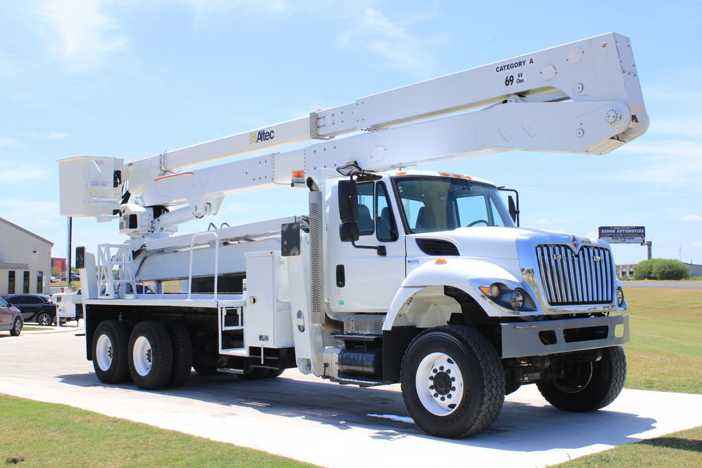 2015 International 7400 6x6 / Altec A77T-E93 in Bryan, TX
