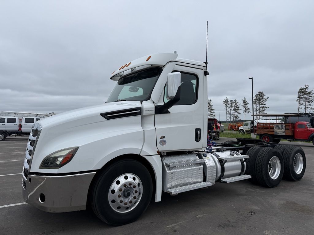 2021 FREIGHTLINER CASCADIA in Rice, MN