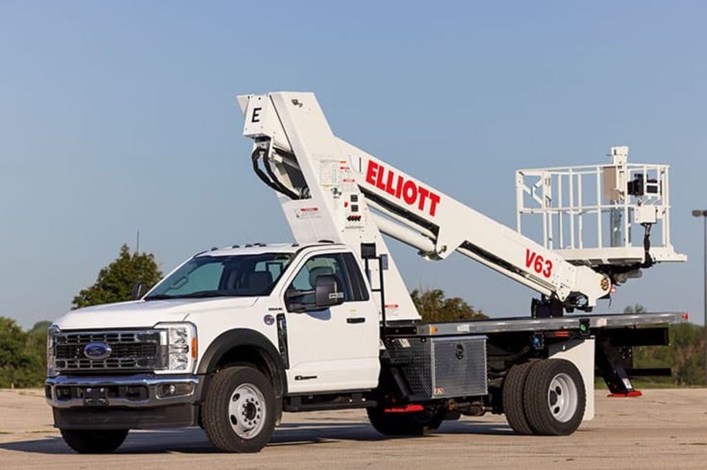 2025 Elliott Equipment V63 Sign/Lighting Bucket Truck 63' Working He in Amherst, NH