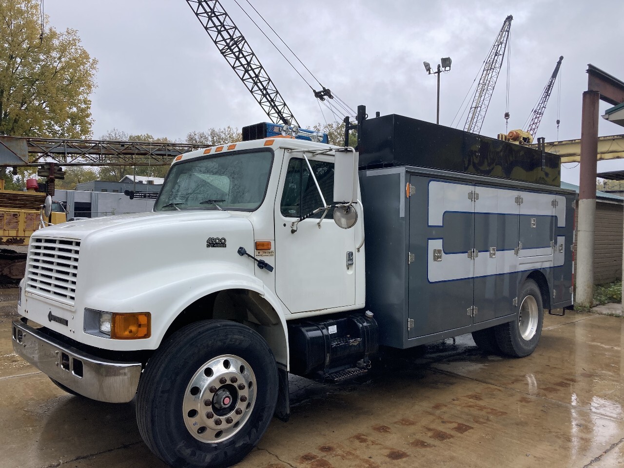 2000 INTERNATIONAL 4900