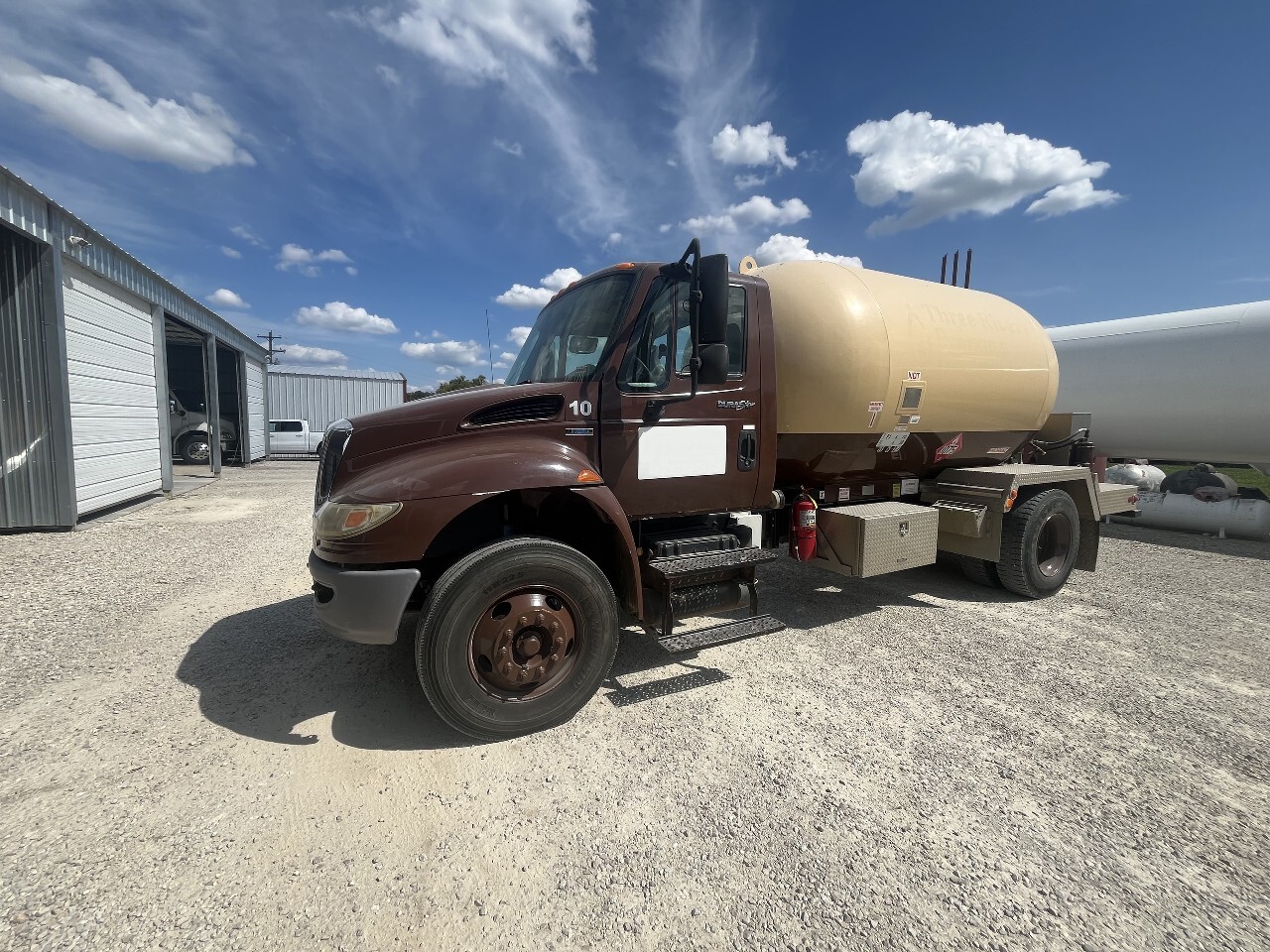 2010 INTERNATIONAL 4400 3000 Gallon in Chesterfield, MO