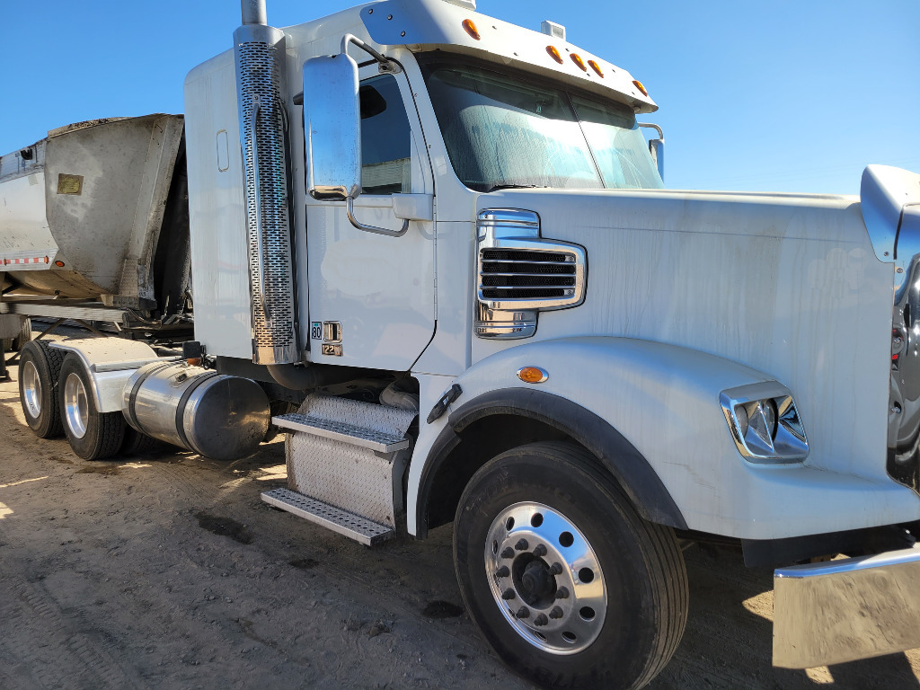 2016 FREIGHTLINER Coronado SD122 in Coalinga, CA