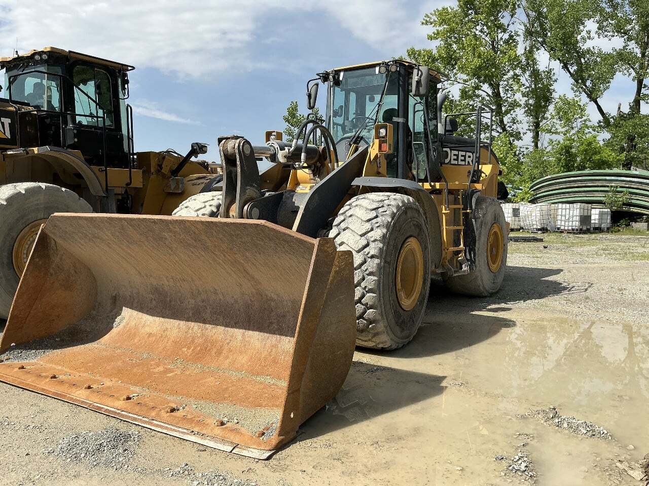 2017 JOHN DEERE 744K-II in Saint Louis, MO