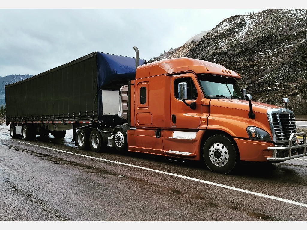 2016 FREIGHTLINER Cascadia 125 DD15 AUTOMA in Absarokee, MT