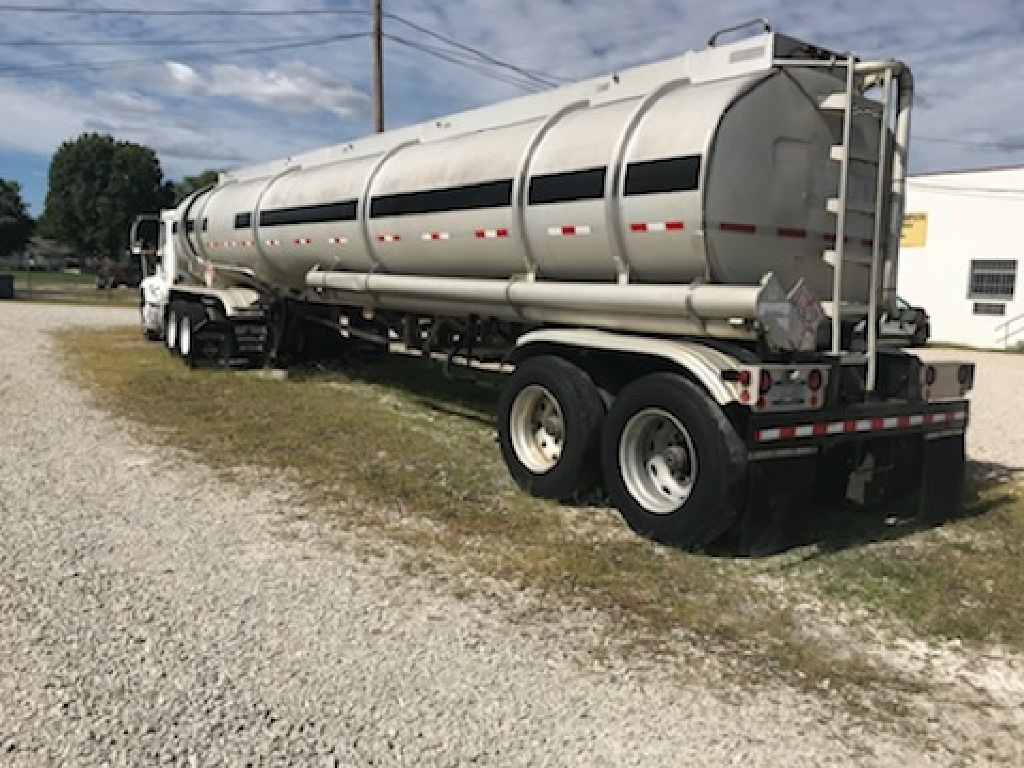 1983 FRUEHAUF 9000 Gallon 5 Comp in Charleston, WV