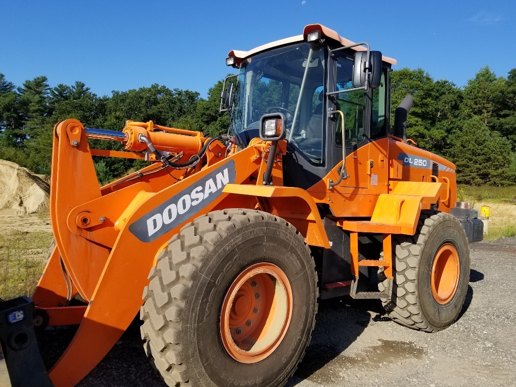 2014 DOOSAN DL250 in East Longmeadow, MA