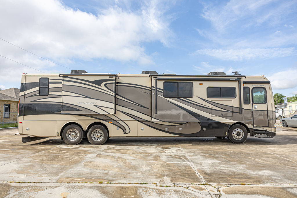 2014 Fleetwood Providence 42M in weatherford TX