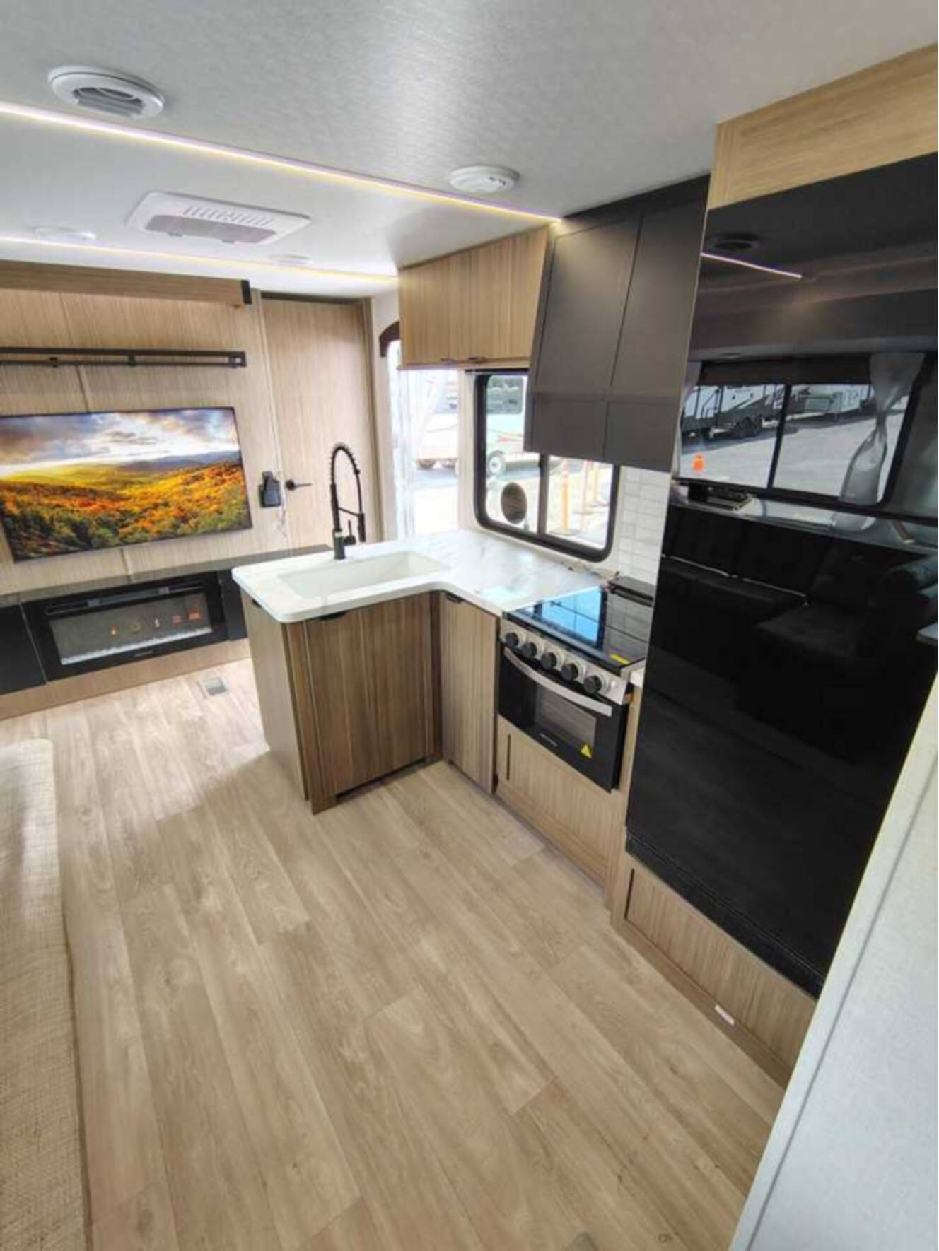 A photo of this 2026 Salem 31KQBTS