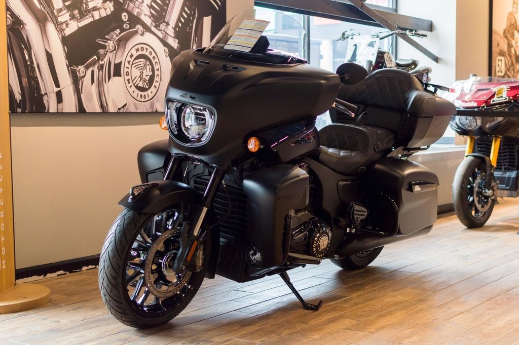 2025 Indian Motorcycle® Roadmaster® PowerPlus Dark Horse® w/PowerBand Black S DARK HORSE in Dunmore, PA