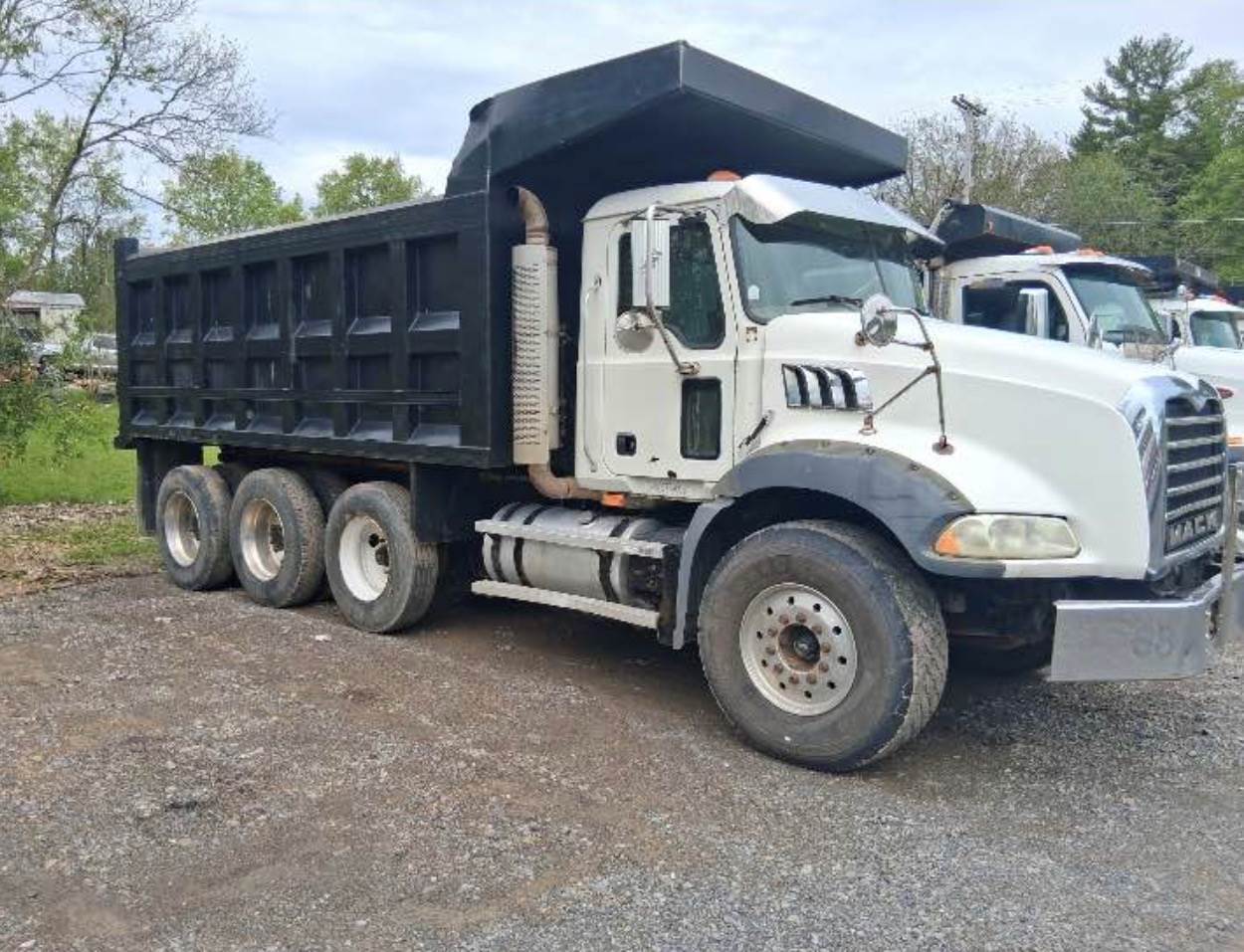 2007 Mack MP7 in Van Buren Charter Township, MI