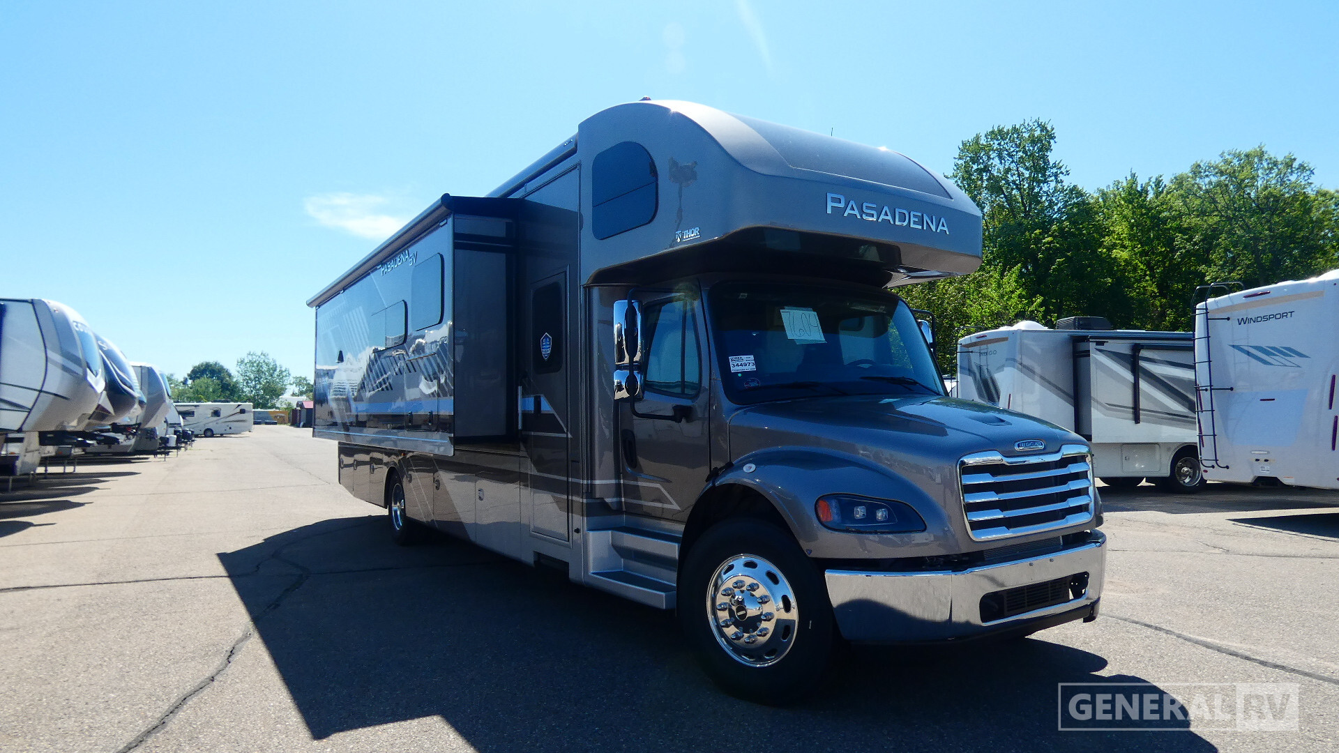 2027 Thor Motor Coach PASADENA SV 38DX in birch run MI