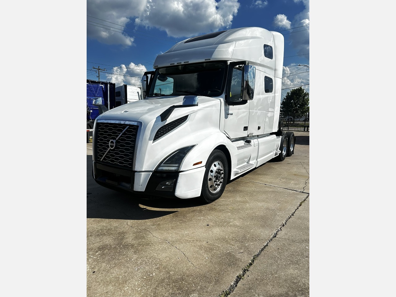 2019 VOLVO VNL64T760 in Houston, TX