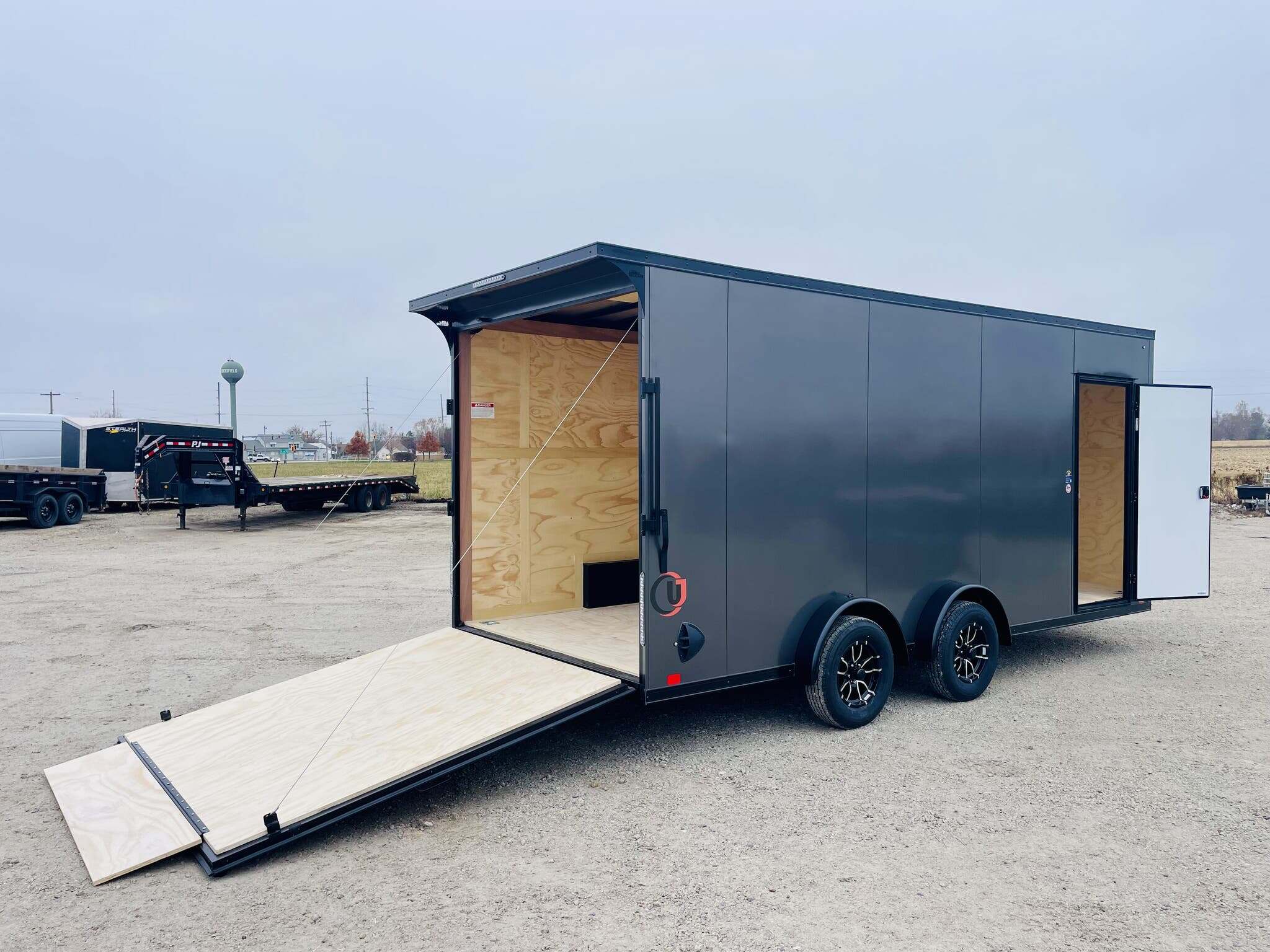 2026 United Trailers UJ 7.5 X 18 Enclosed - Charcoal/Blackout in Goodfield, IL