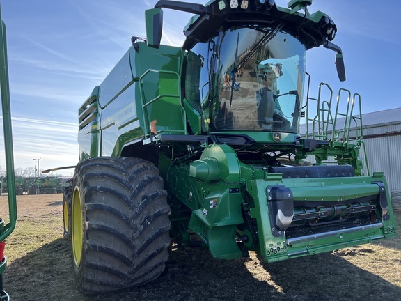 2022 John Deere X9 1100 in Vincennes, IN