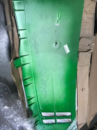 John Deere new R228335 LH side panel in Assumption, IL