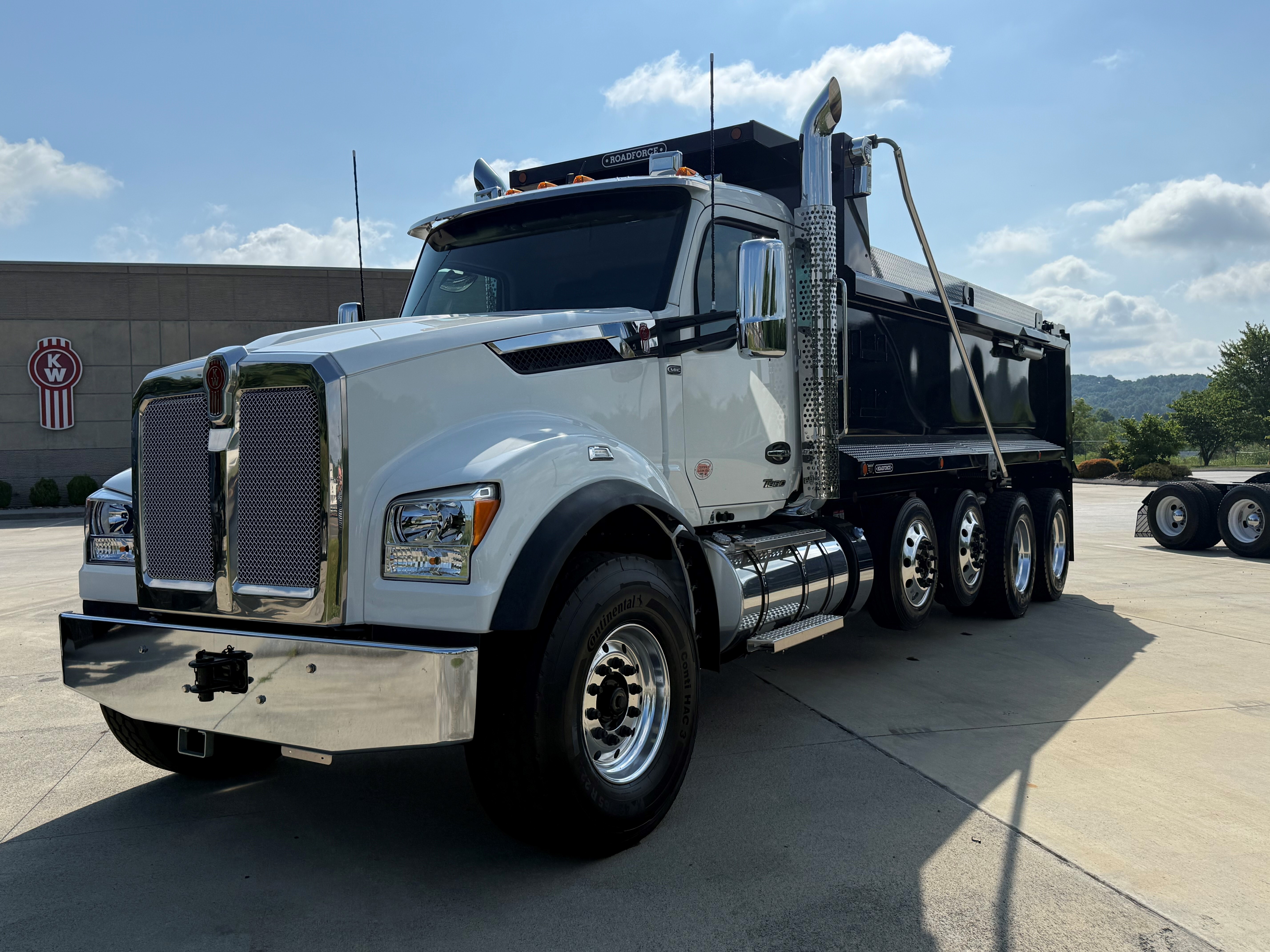 2027 KENWORTH T880S PH in Kingsport, TN