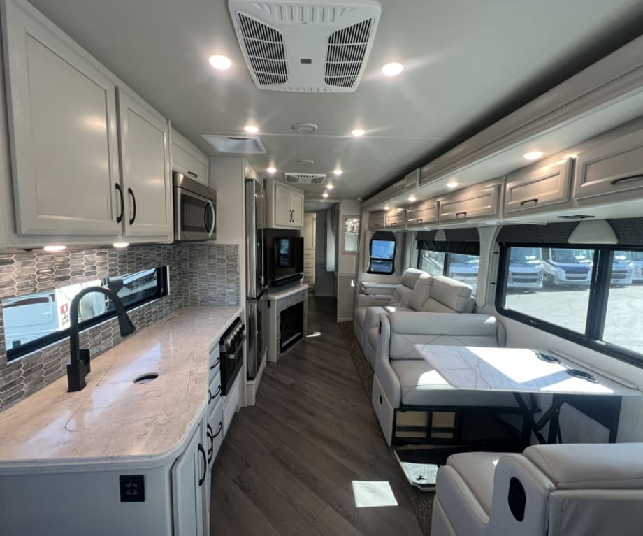 2024 Fleetwood BOUNDER 35K in san diego CA