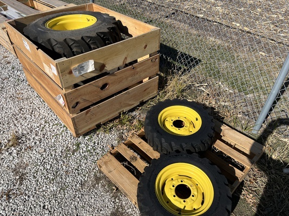 2021 Galaxy 27X8.5-15 & 43X16-20 in Virden, IL