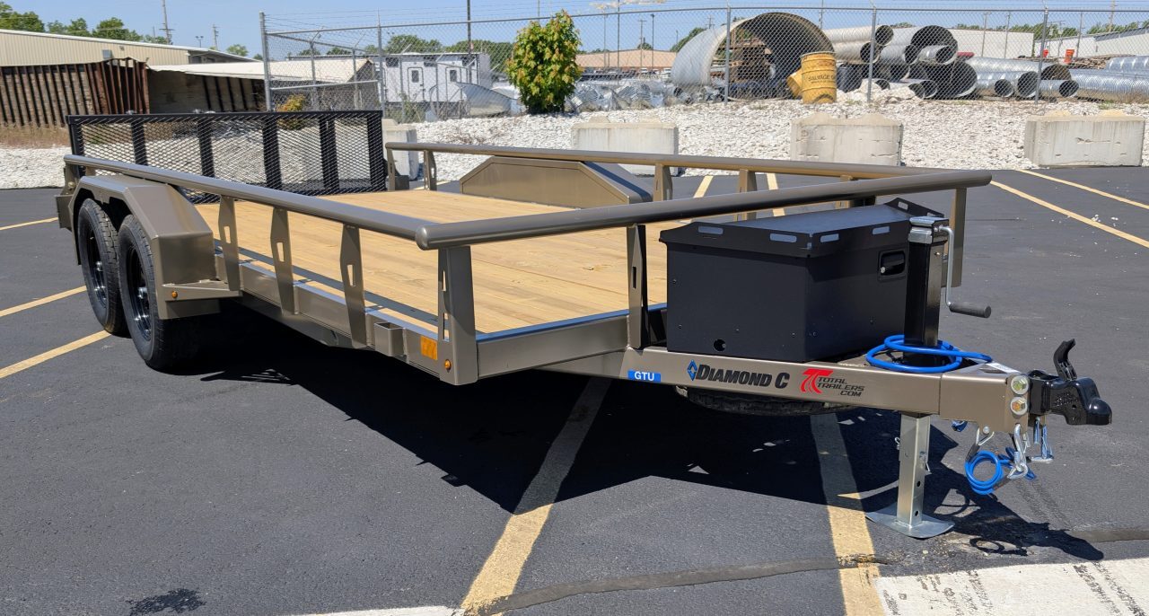 2026 Diamond C Trailers GTU235-16' Bi-Fold Gate, Spare, Premium in O Fallon, MO