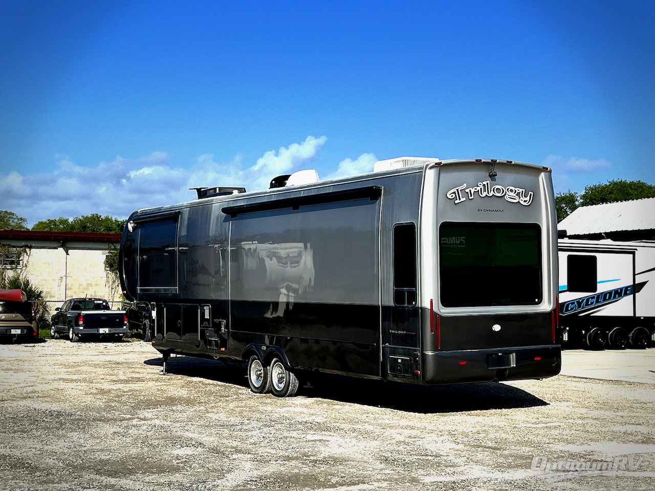 2013 Dynamax Corp Trilogy 3800RL in mims FL