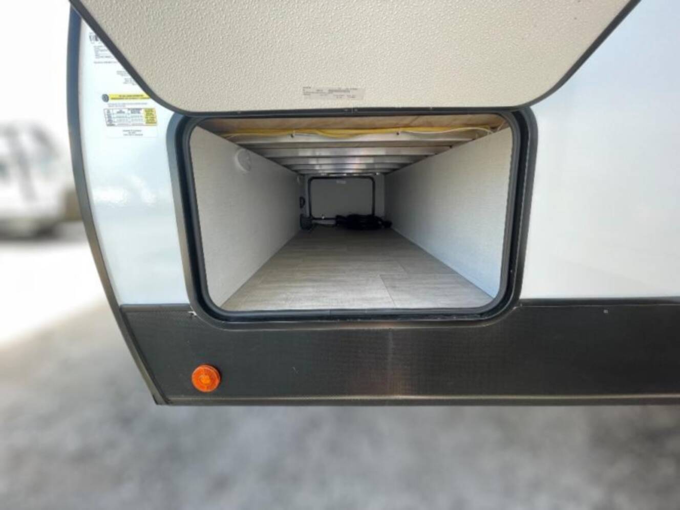 A photo of this 2025 Dutchmen Kodiak 310FLSL