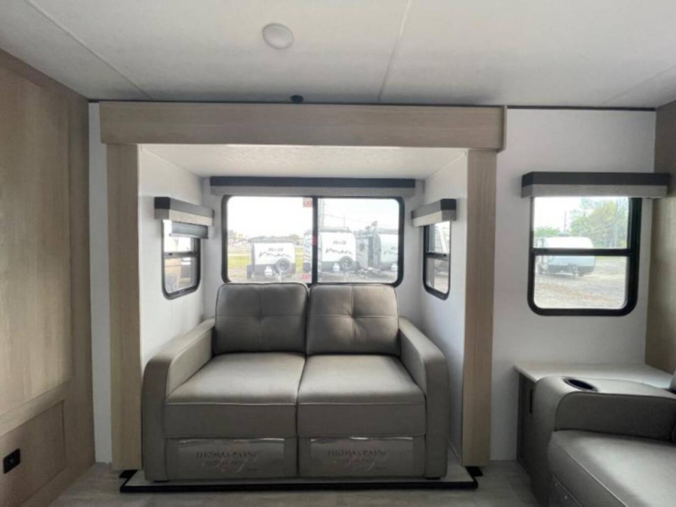 A photo of this 2025 Dutchmen Kodiak 310FLSL