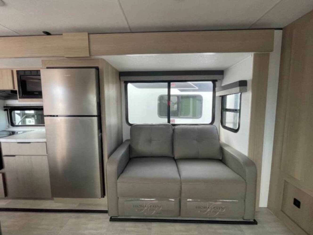 A photo of this 2025 Dutchmen Kodiak 310FLSL