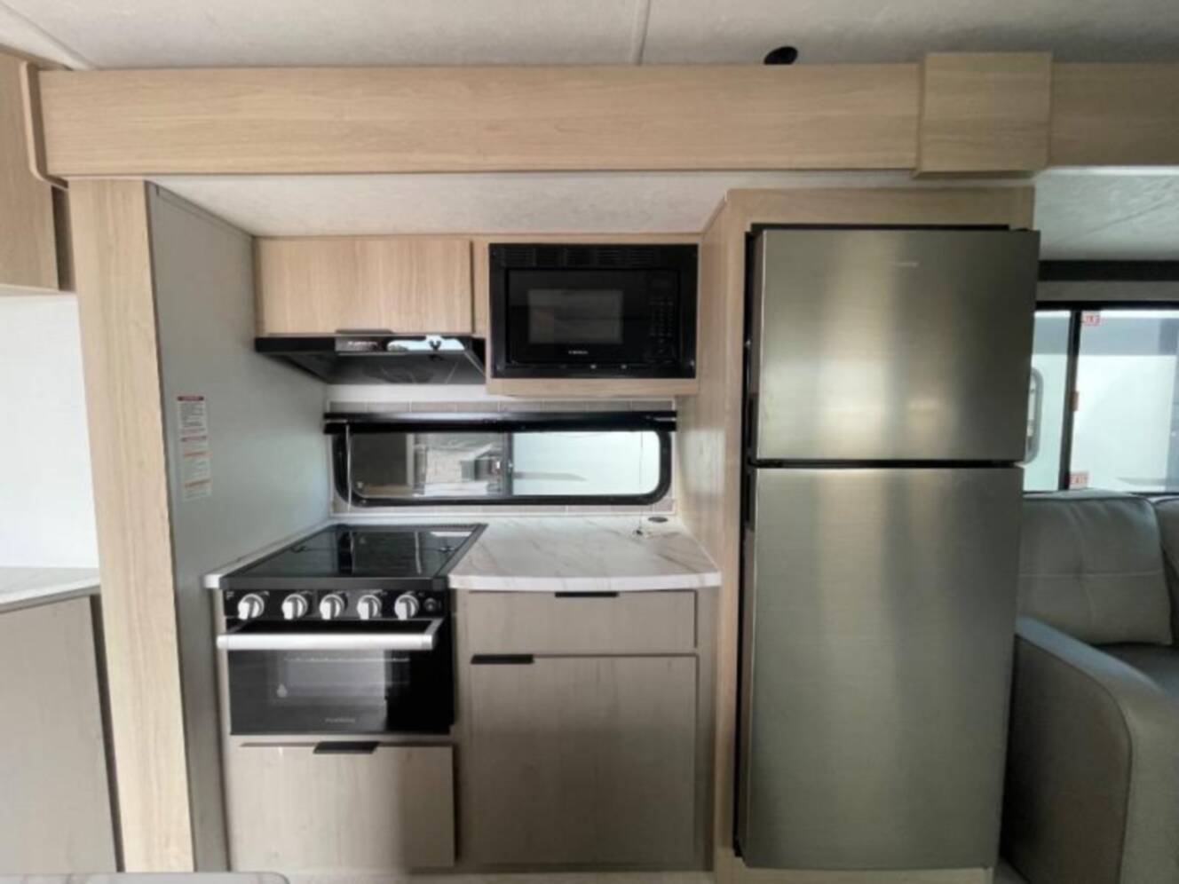 A photo of this 2025 Dutchmen Kodiak 310FLSL
