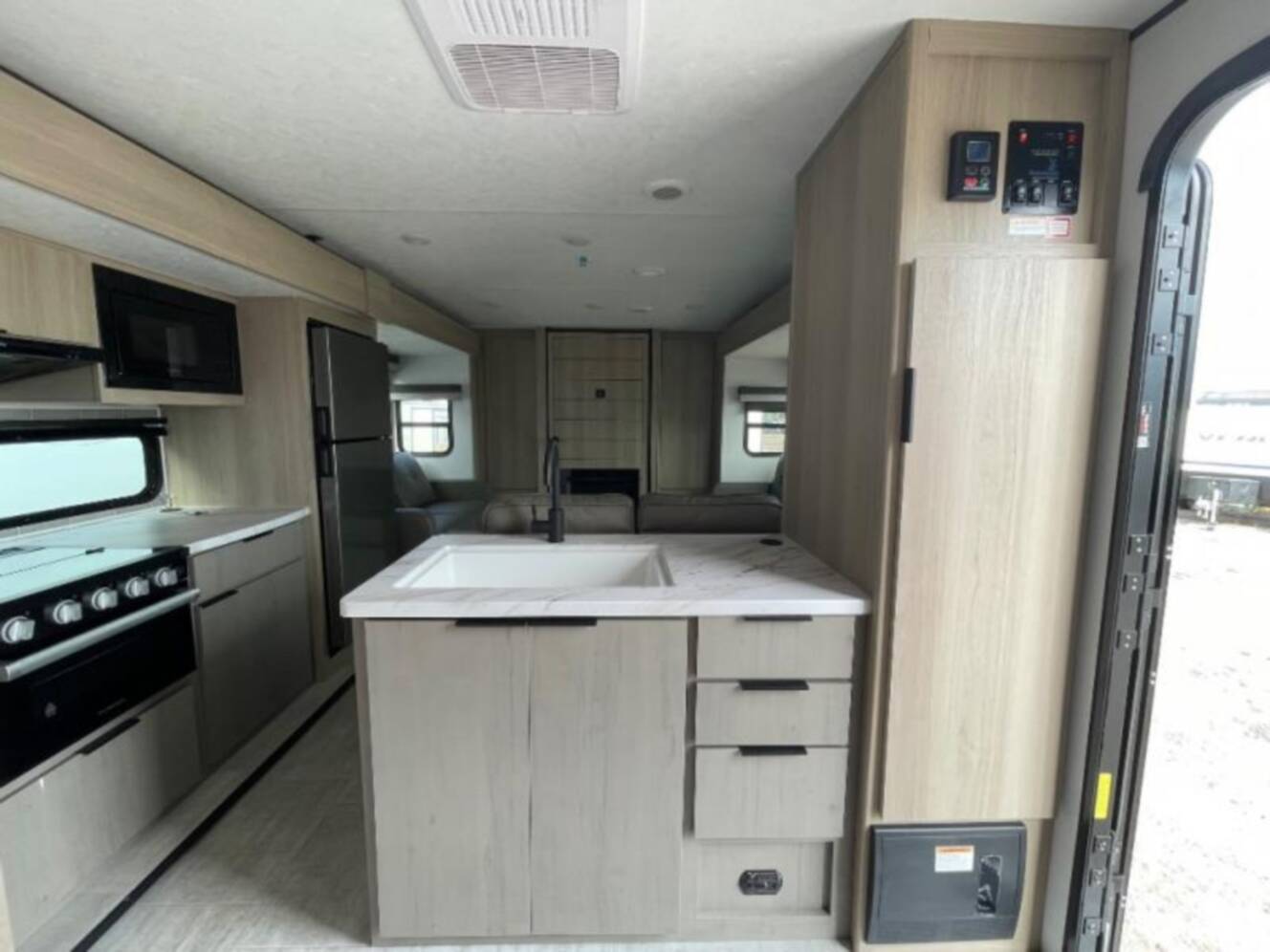 A photo of this 2025 Dutchmen Kodiak 310FLSL