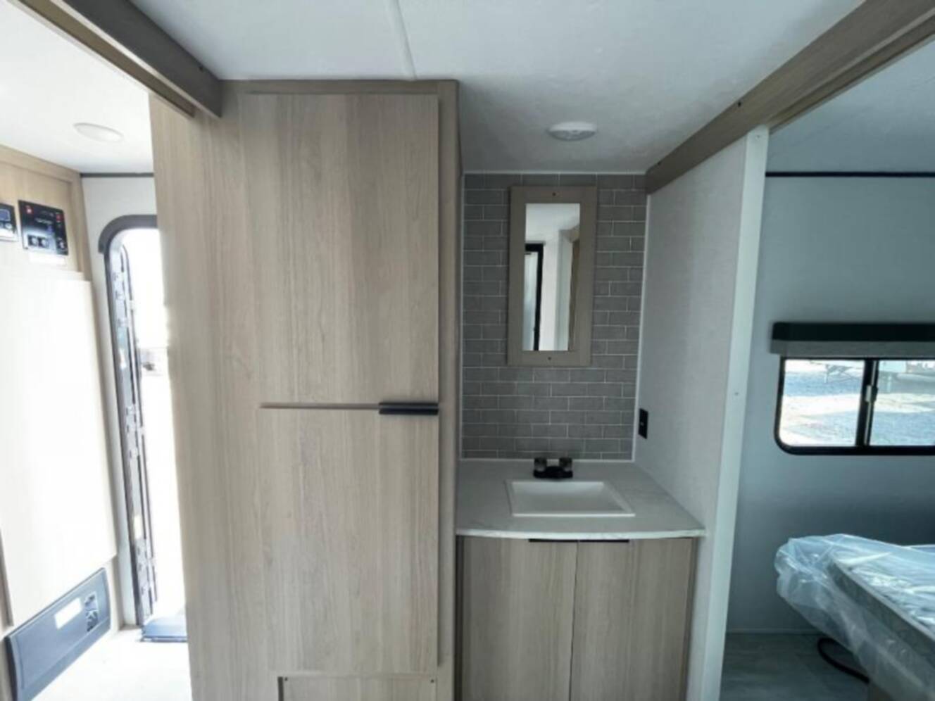 A photo of this 2025 Dutchmen Kodiak 310FLSL