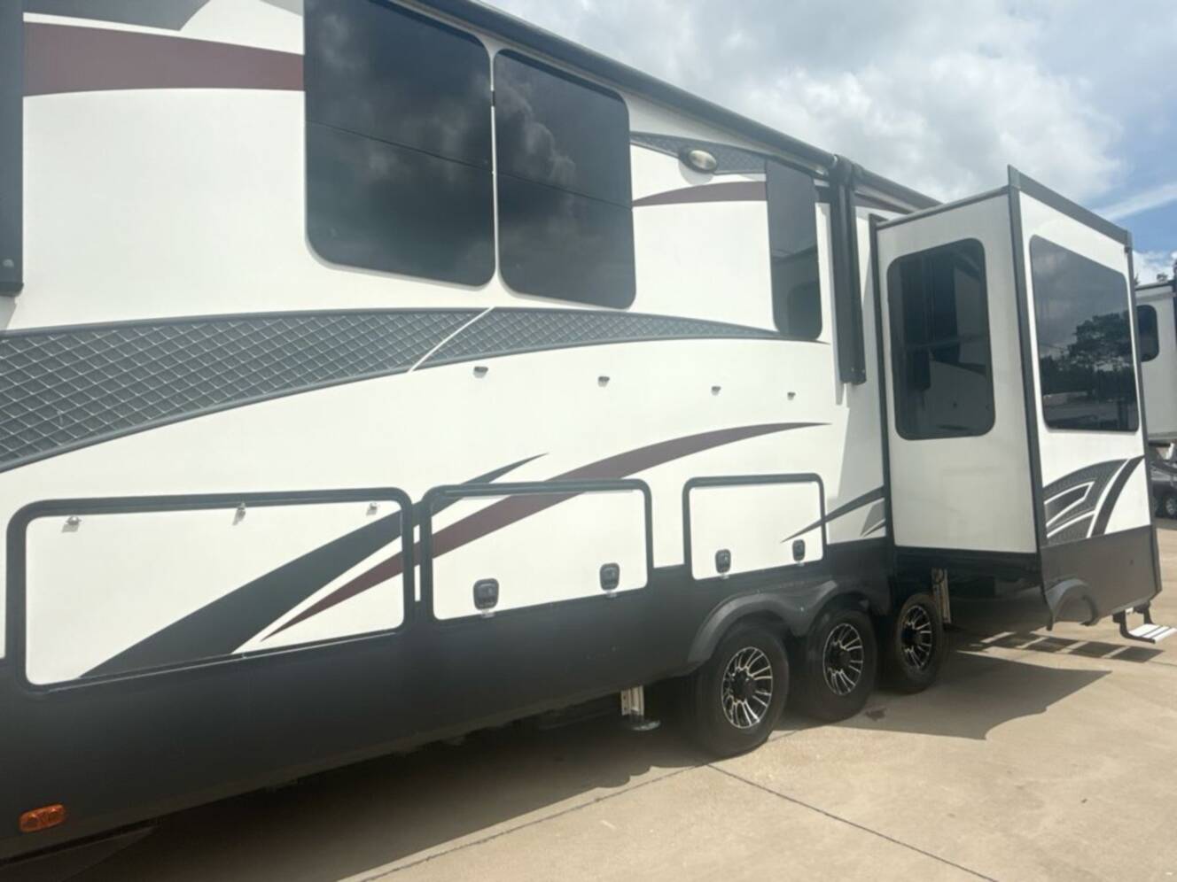 A photo of this 2018 Grand Design Momentum 376TH