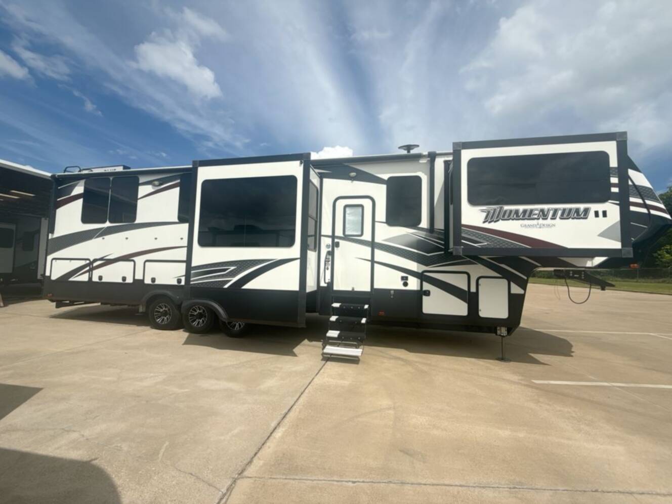 A photo of this 2018 Grand Design Momentum 376TH