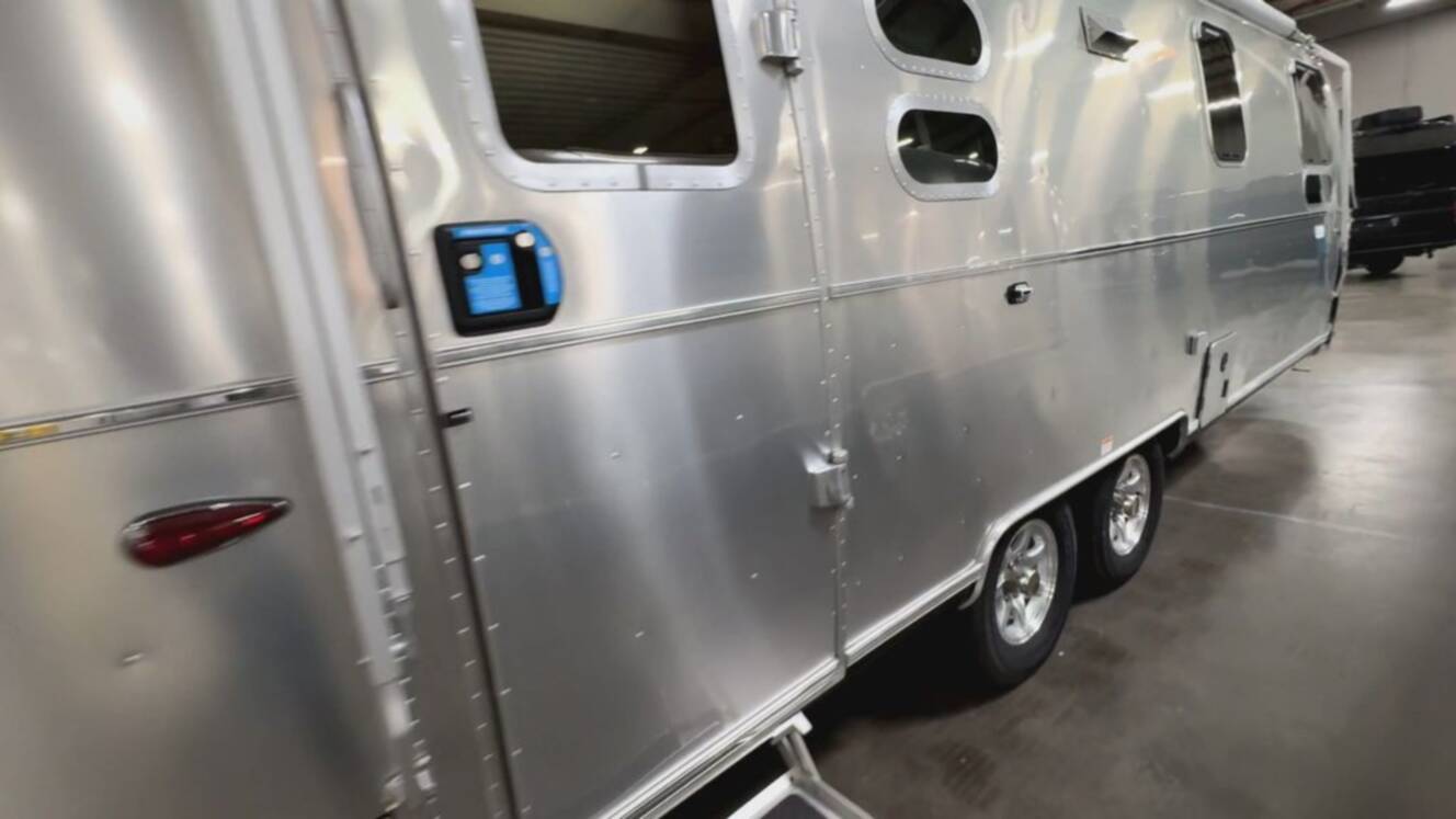 A photo of this 2026 Airstream Flying Cloud 27FB