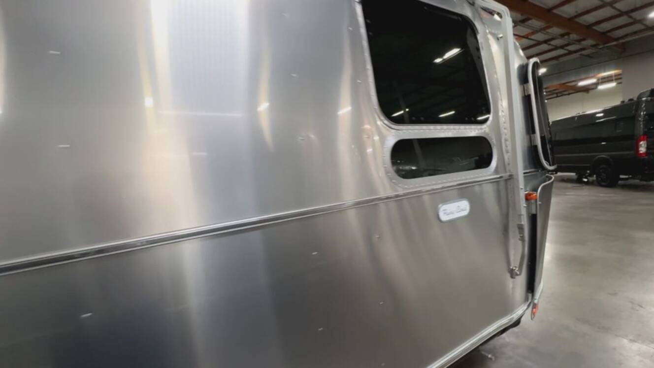 A photo of this 2026 Airstream Flying Cloud 27FB
