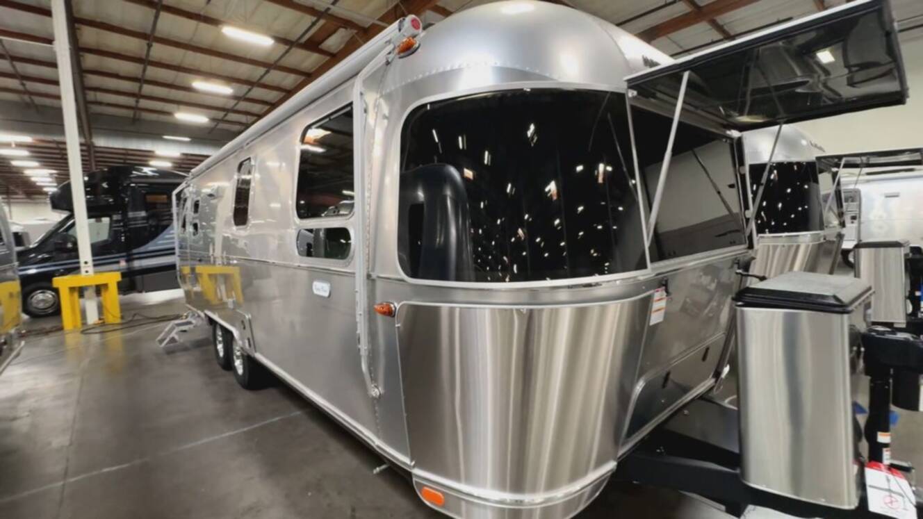 A photo of this 2026 Airstream Flying Cloud 27FB