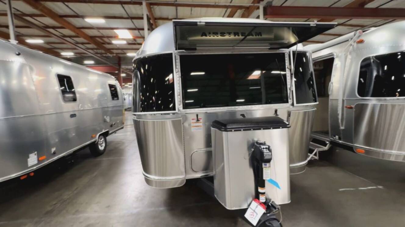 A photo of this 2026 Airstream Flying Cloud 27FB