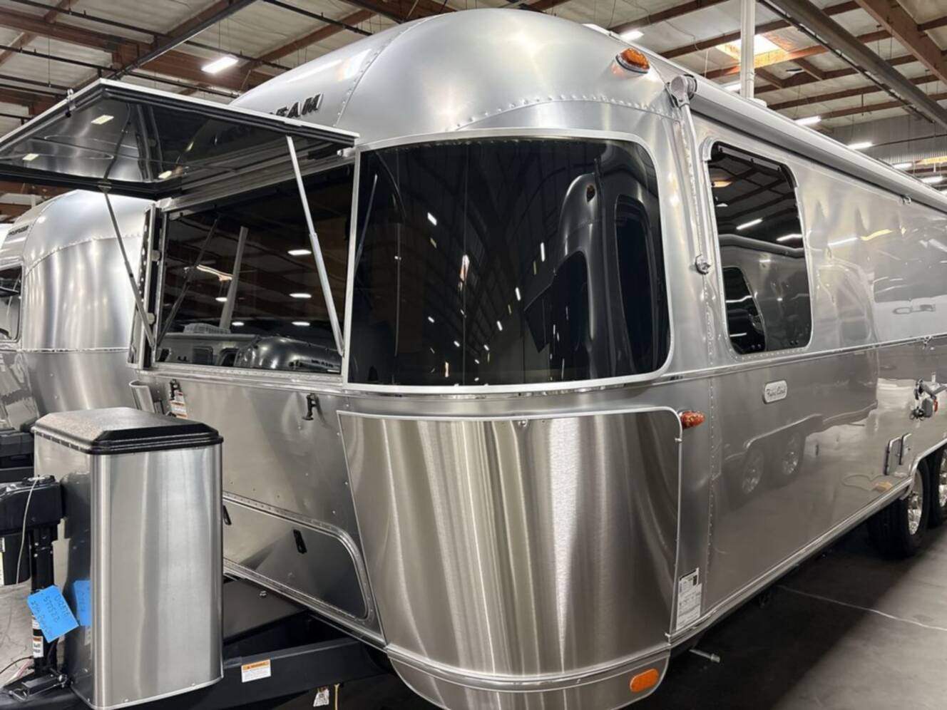 A photo of this 2026 Airstream Flying Cloud 27FB